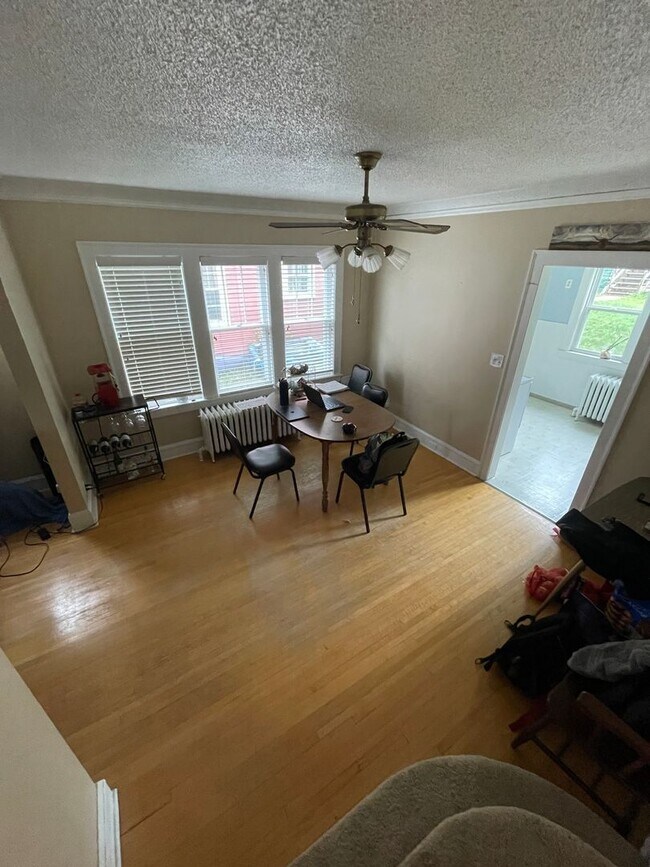 Building Photo - 2021-2023 E 6th St