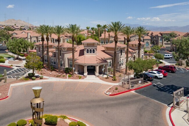 Building Photo - Upstairs 2br unit in upscale NW gated community with pool/spa & gym
