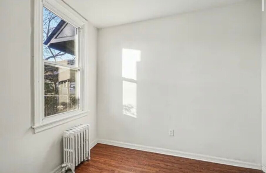 Building Photo - 406 E 38th St