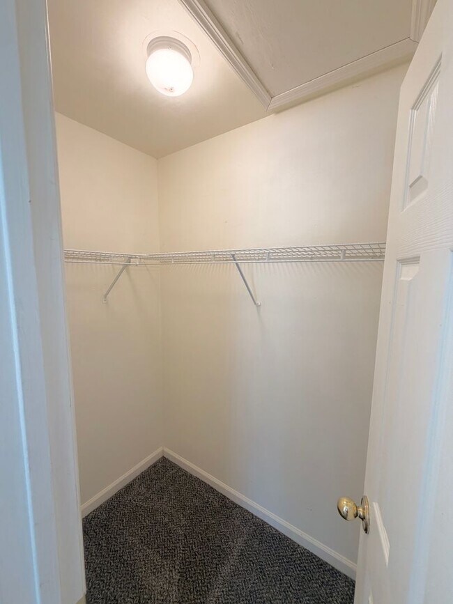 Building Photo - 4414 Stratfordshire Ct