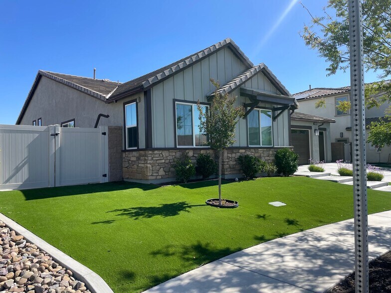 Building Photo - 29646 Saddlebred Cir