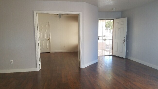 Building Photo - 10613 E Bogart Ave