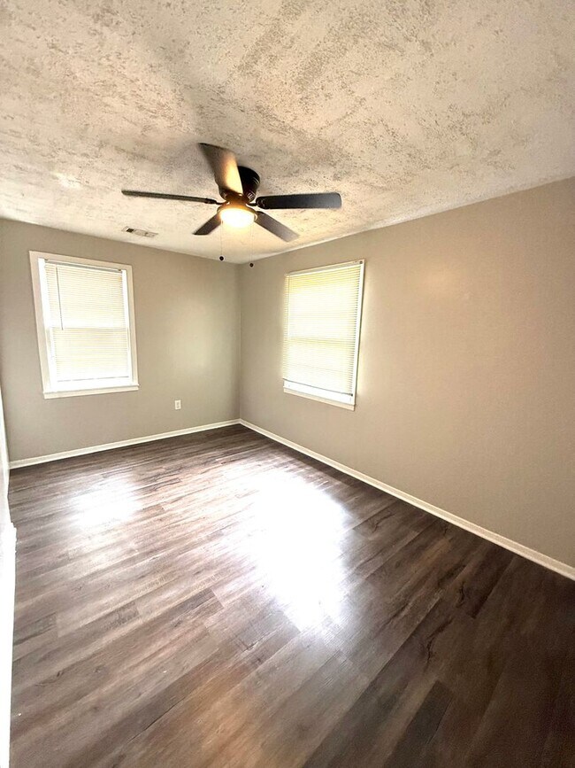 Building Photo - 1205 Cottondale Rd
