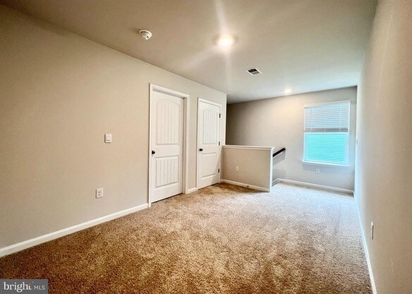 Building Photo - 522 Currant Cir