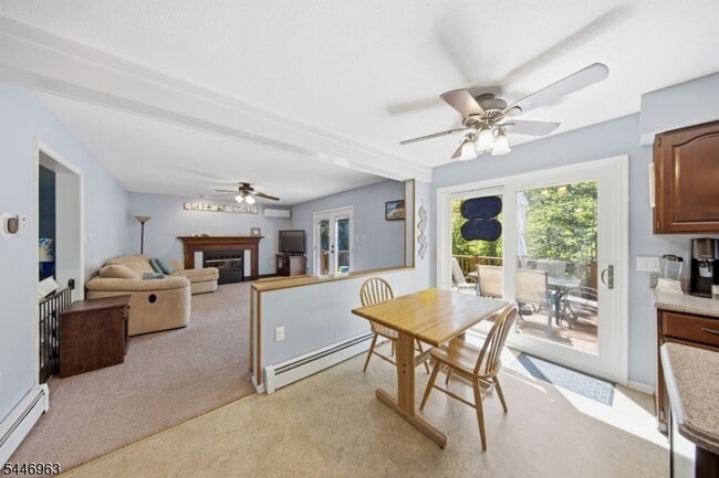 Building Photo - 2057 Lakeside Dr W