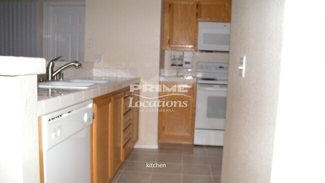 Building Photo - Spectacular Pacific Sunset condo