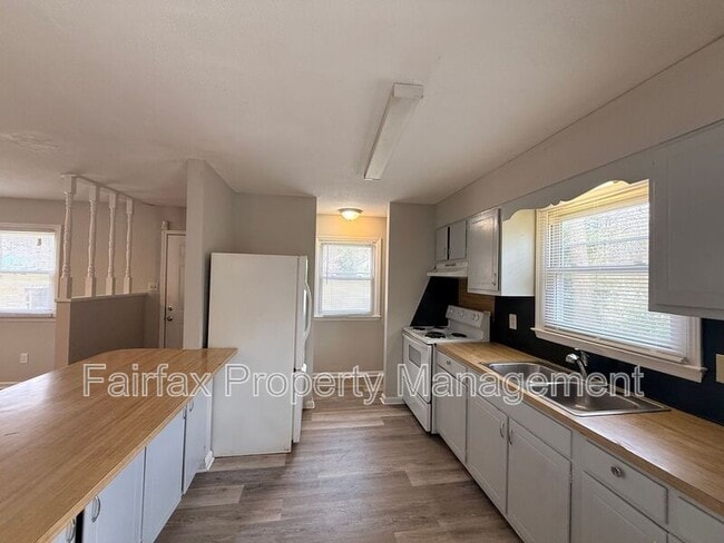 Building Photo - 3221 Dearborn Dr