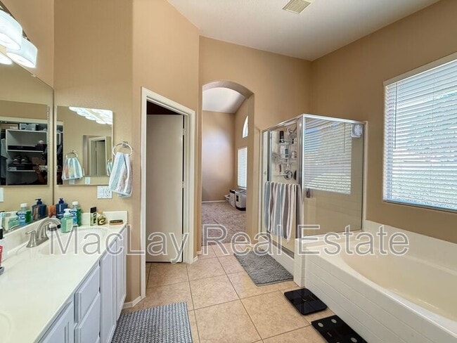 Building Photo - 450 W Musket Pl