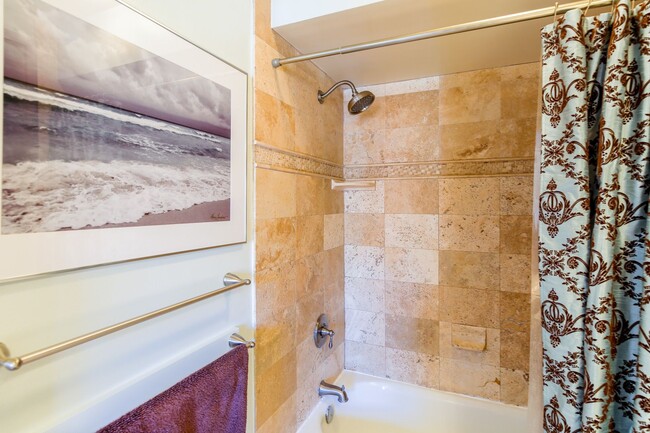 Building Photo - Stylish Condo in Hill East - Parking Space...