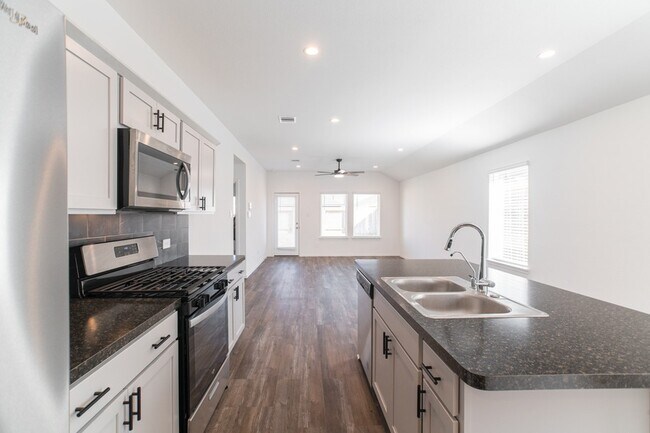Building Photo - 24314 Pebble Cres Ln
