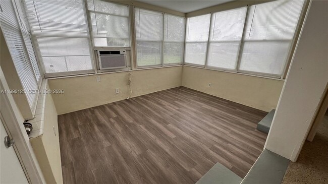 Building Photo - 1001 S 22nd Ct