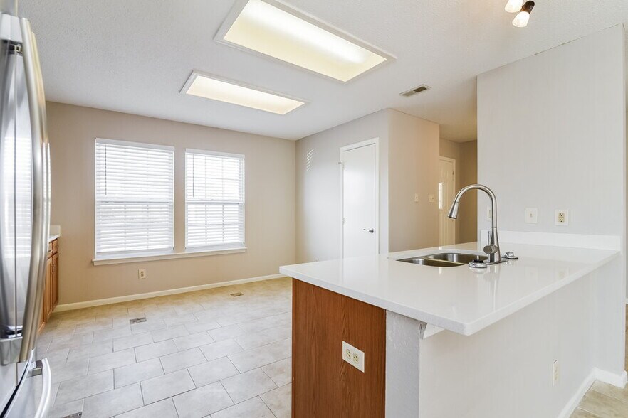 Building Photo - 2217 Westmere Dr