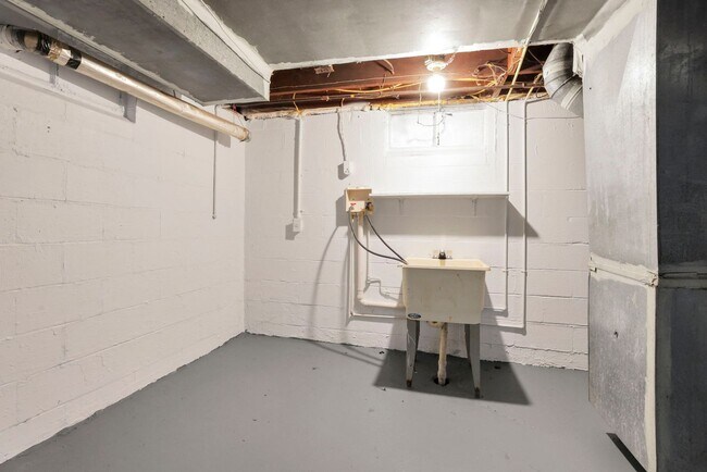 Building Photo - 898-900 Racine Ave