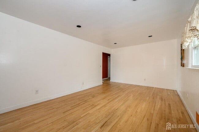 Building Photo - 2062 Elizabeth Ave