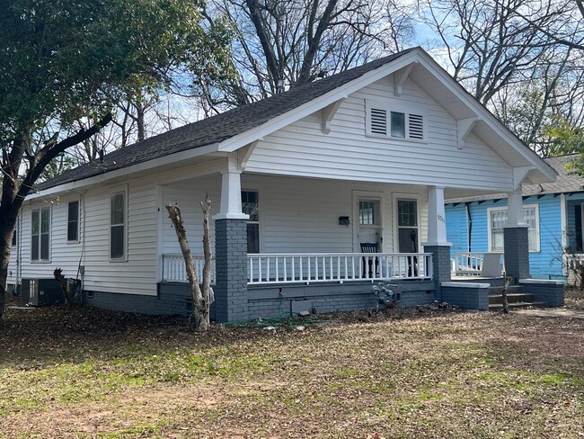 Building Photo - Updated 3 Bedroom house in Eastlake