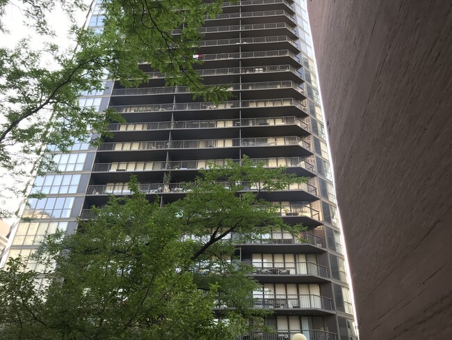 Building Photo - 10 E Ontario St