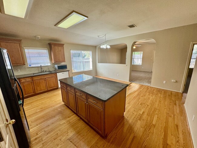 Building Photo - SW Austin: 3BD 2BA House for Rent