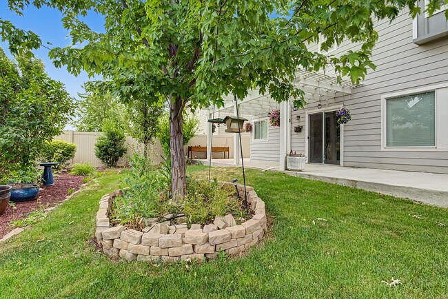 Building Photo - 5140 N Elmstone Ave