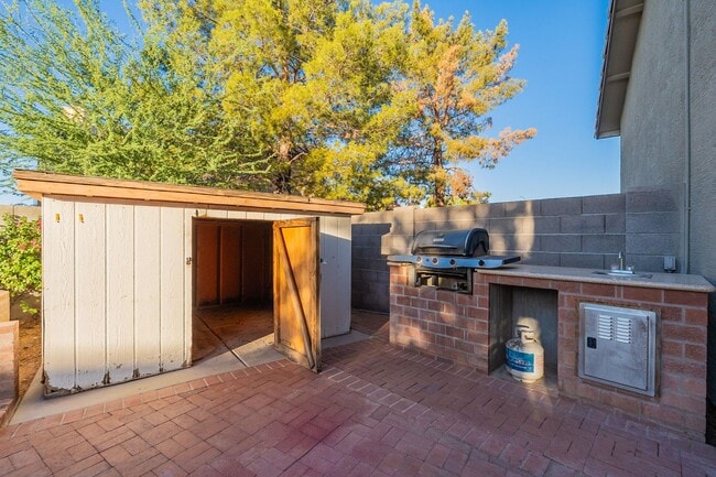 Building Photo - Spacious 5-Bedroom Home with Open Layout & Private Backyard