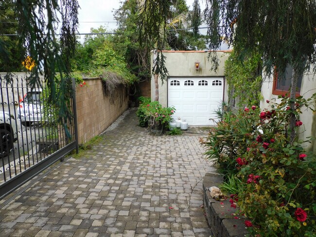 Building Photo - 56 La Venezia Ct