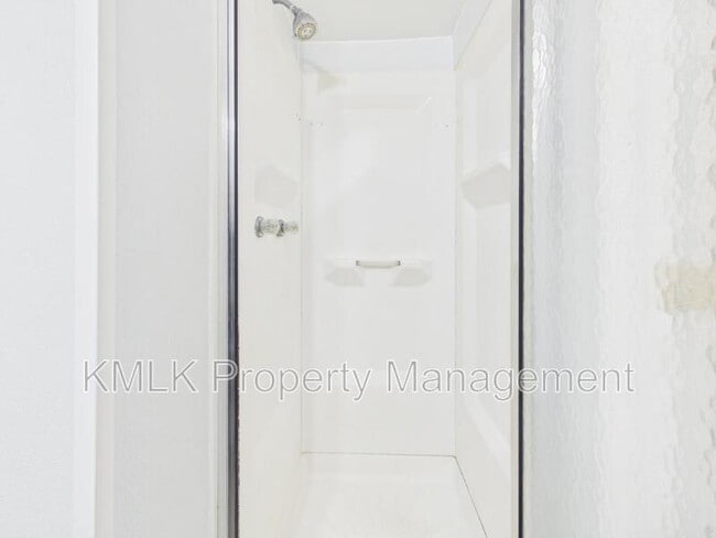 Building Photo - 3434 Lawndale Dr