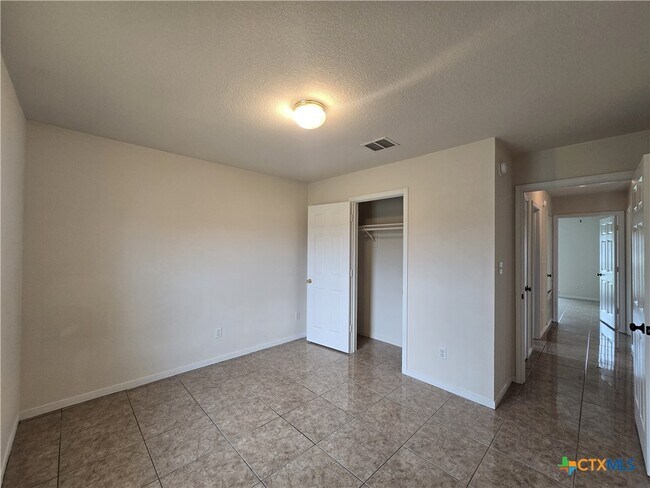Building Photo - 5705 Mandalay Dr