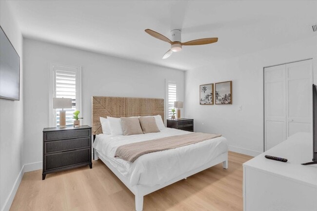 Building Photo - 5BR New Pool 10 min from Beach Fully Furnished