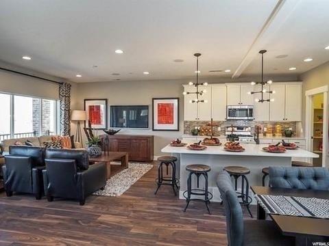 Building Photo - Beautiful home within walking of Station Park with HOA swimming pool.