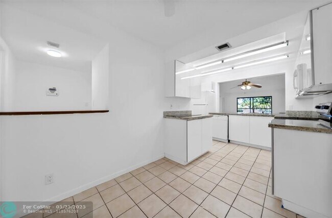 Building Photo - 2031 Coral Ridge Dr