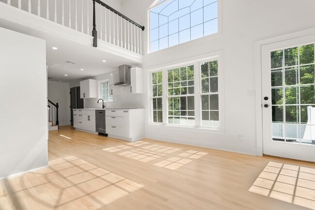 Building Photo - 576 Grove St