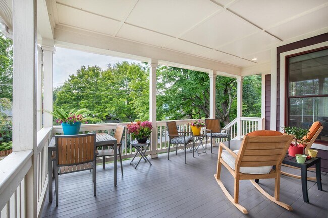 Building Photo - Charming Modern Home in Kenilworth