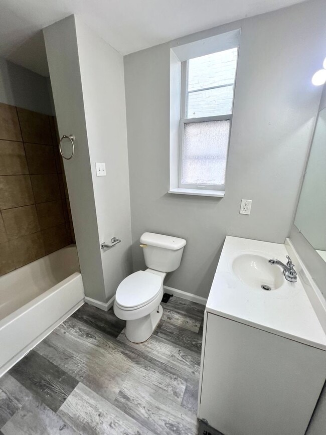 Building Photo - Charming 2 Bedroom, 1 Bath Brick Home in S...