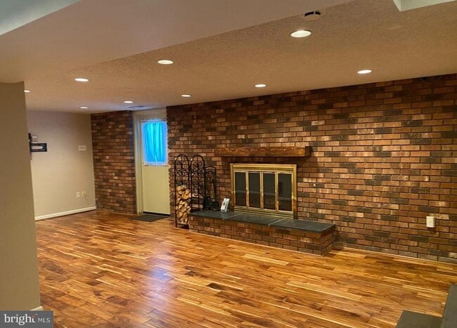 Building Photo - 6201 Hillview Ave