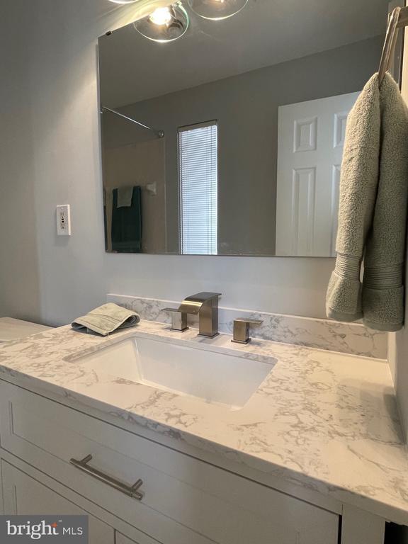 Building Photo - 1231 Linden Pl NE