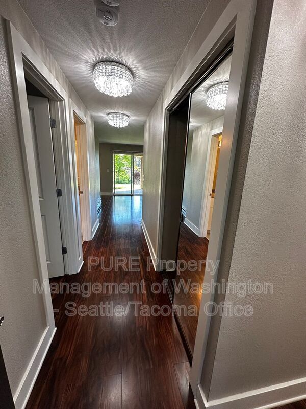 Building Photo - 3008 N Narrows Dr