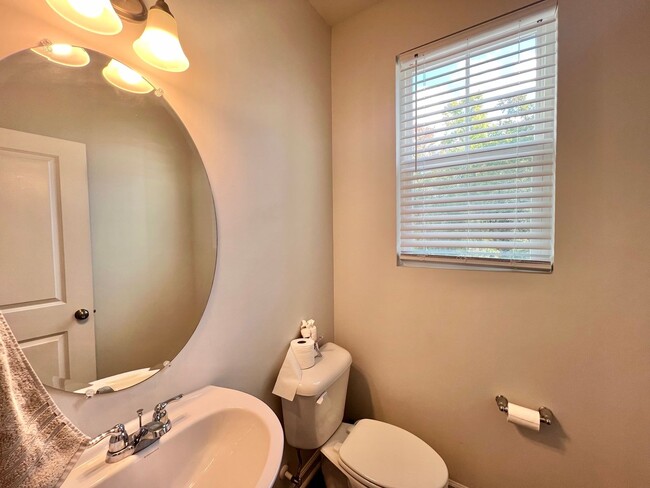 Building Photo - Stunning 3BD, 2.5BA Raleigh Townhome with ...