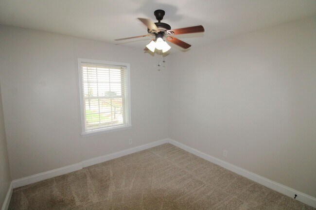 Building Photo - (Coming Soon) 2 Bedroom Condo on Park Road!
