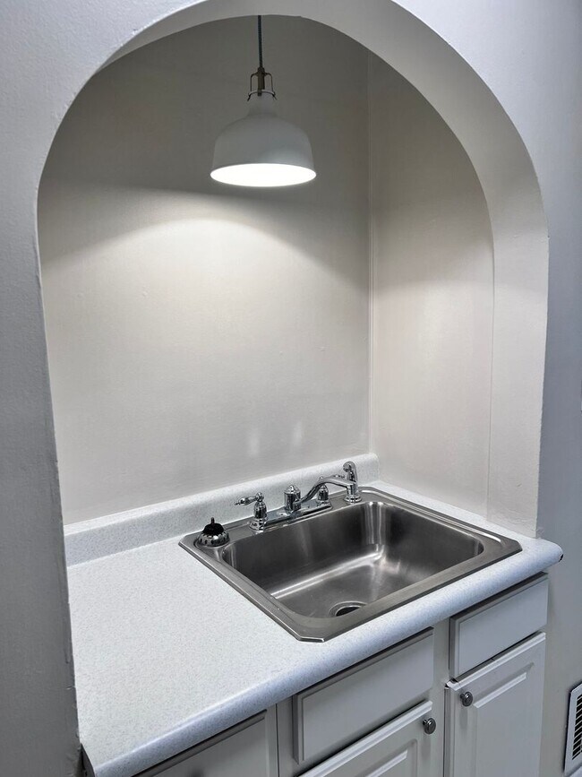 Building Photo - 3406 Erie Ave