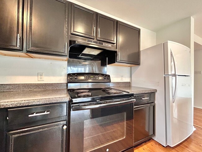 Building Photo - 2417 McCook Dr