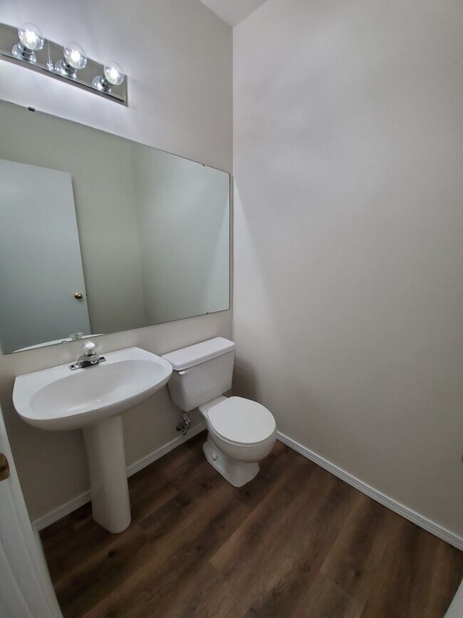 Building Photo - 1611 Lamb Ave