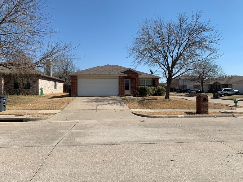 Building Photo - 2701 Woodlake Pkwy