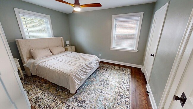 Building Photo - Charming Furnished 3 Bed 1 Bath with Fenced Backyard