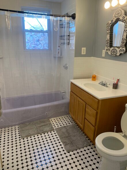 Building Photo - 16 Mayfair St