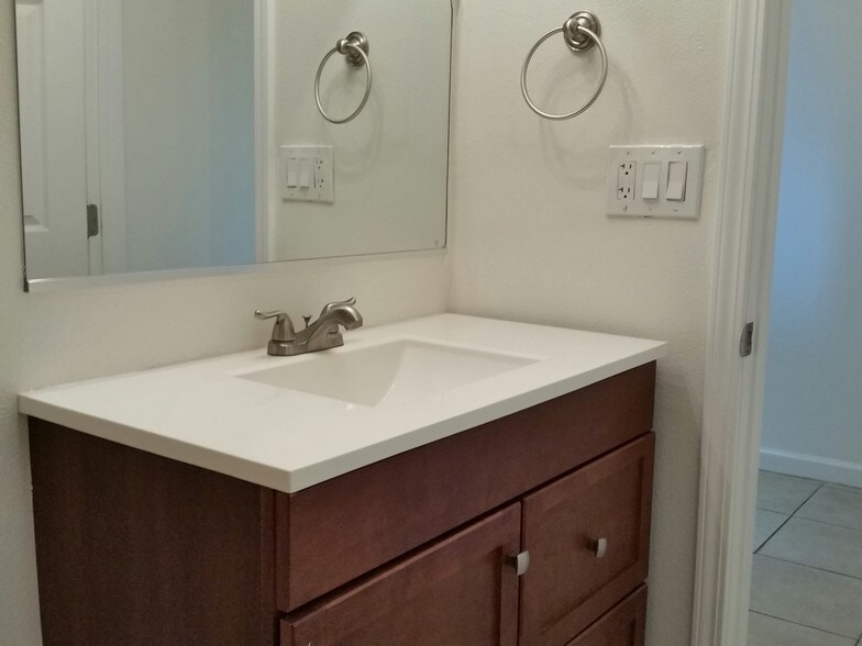 Building Photo - 6141 Marbrisa Ave