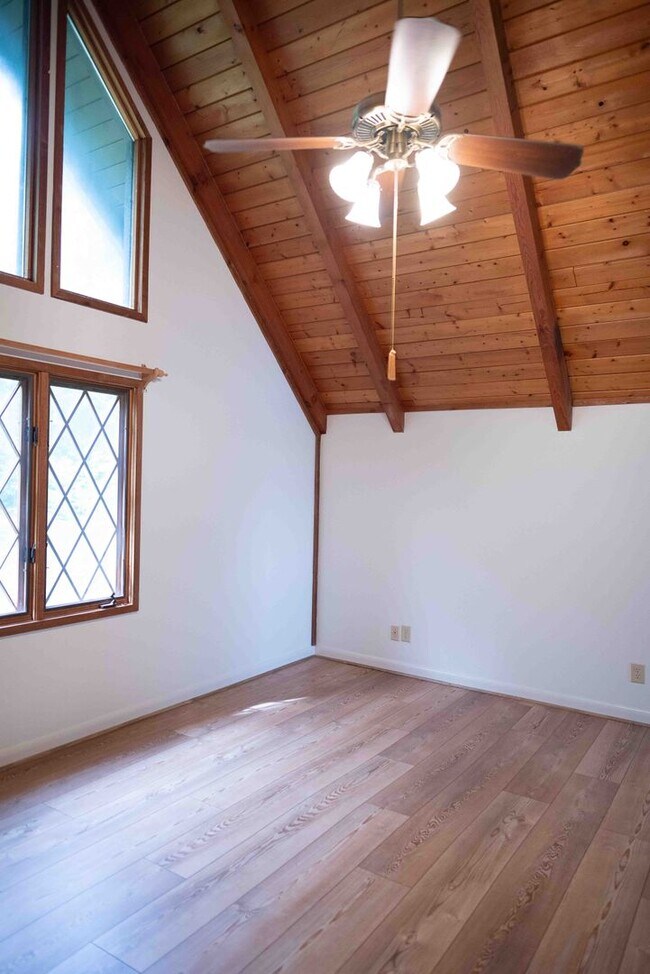 Building Photo - 418 Riverton Dr