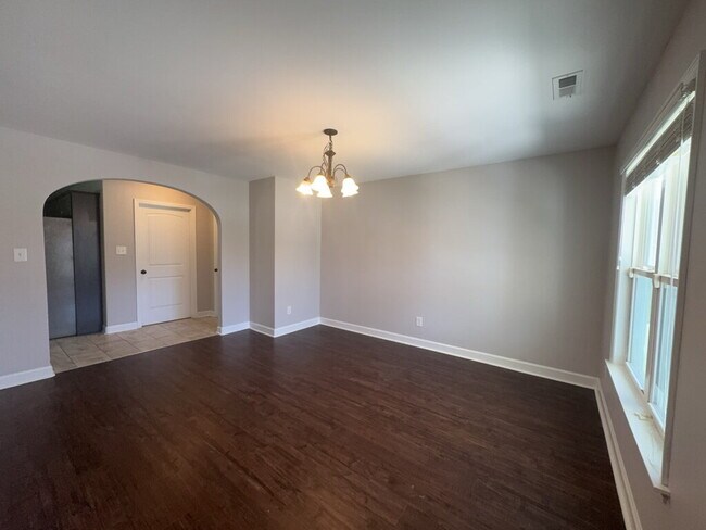 Building Photo - 1115 Westmoreland Dr