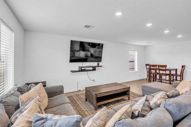 Building Photo - 9815 Bellwick Holw Ct