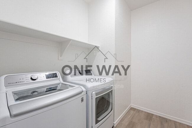 Building Photo - 9258 E Static Ave