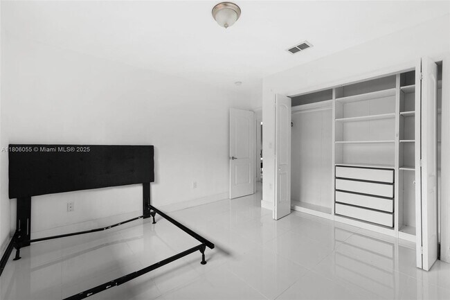 Building Photo - 6432 SW 33rd St