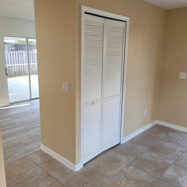 Building Photo - 214 Bay Head Dr
